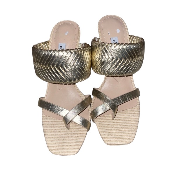 🌟 Charles David Horatio Woven Gold Sandal - Picture 3 of 6
